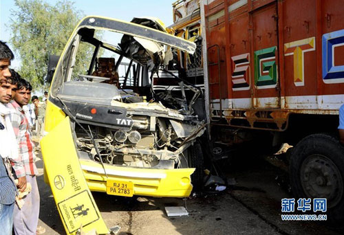 印度校車與卡車相撞 事故原因已查明 印度校車與卡車相撞 事故原因已查明