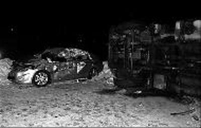 警察開警車阻擋卡車撞上校車 舍身救93名兒童