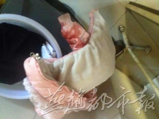 受傷兒童的帶血衣物