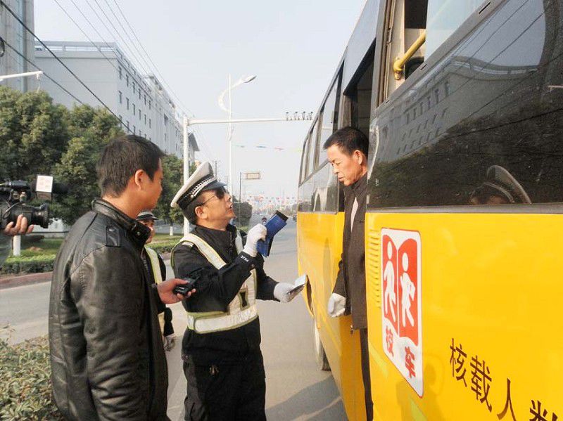 黑校車問題為何屢禁不止