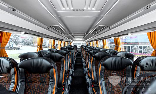 新12米高端商務車豪華內飾