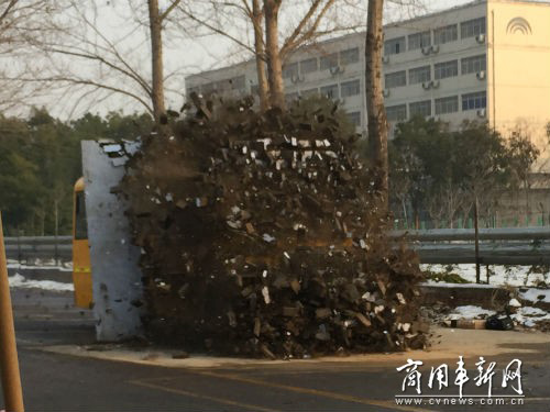 瘋狂校車直面瘋狂測(cè)試 宇通表示很淡定 瘋狂校車直面瘋狂測(cè)試 宇通表示很淡定