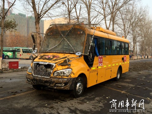 瘋狂校車直面瘋狂測(cè)試 宇通表示很淡定 瘋狂校車直面瘋狂測(cè)試 宇通表示很淡定