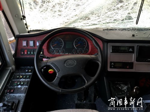 瘋狂校車直面瘋狂測(cè)試 宇通表示很淡定 瘋狂校車直面瘋狂測(cè)試 宇通表示很淡定