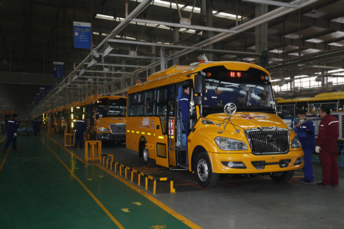 客戶見證第一碰 宇通校車成功挑戰(zhàn)撞墻測試