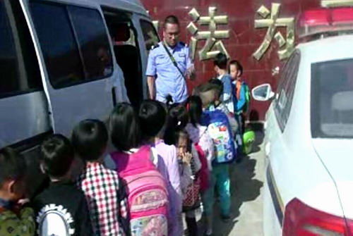 9座黑校車竟拉載18名幼兒上下學(xué)