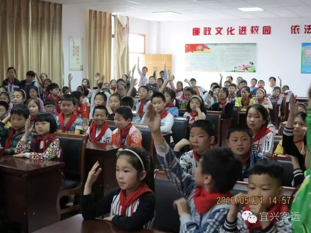 校車服務進校區(qū)樹立“宜興校車”品牌形象