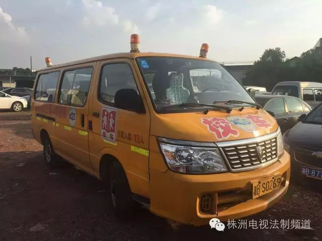 湖南株洲某幼兒園校車超載,司機態(tài)度令人唏噓 湖南株洲某幼兒園校車超載,司機態(tài)度令人唏噓