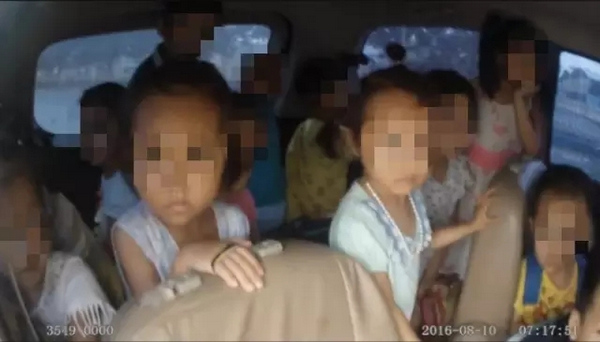 廣西桂林幼兒園校車司機闖卡為哪般？