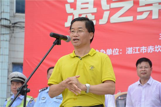 廣東湛江首批15輛智能校車9月1日將投用/ 廣東湛江首批15輛智能校車9月1日將投用