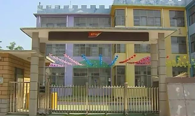 又一事件：4歲女童被忘在校車(chē) 7小時(shí)高溫烘烤致死