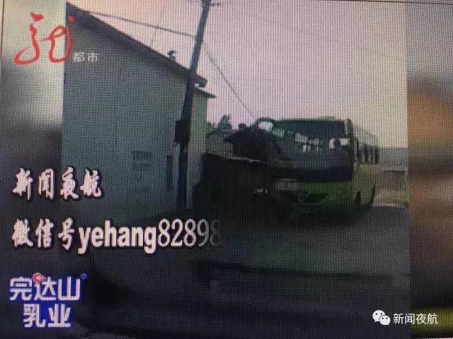 小學生放學回家 下車后被送他的校車碾軋致死