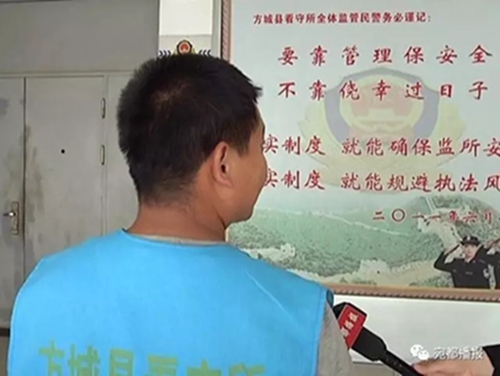 河南方城一黑校車超員100% 司機醉駕拒絕接受檢查