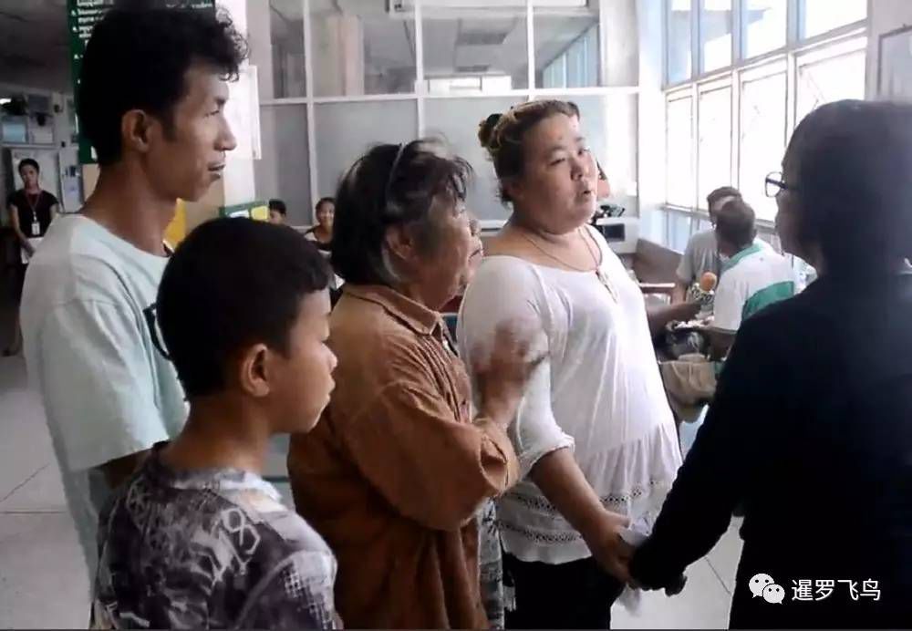 泰國6歲小男孩被鎖校車5小時后陷入昏迷 司機自首