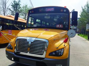 “長鼻王”校車來啦 化身“變形金剛”助力學生安全行