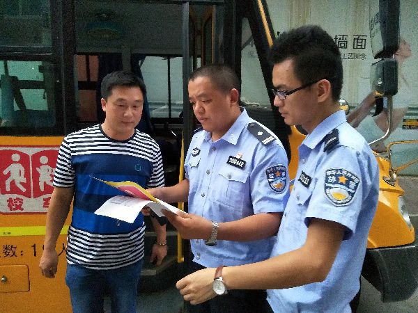 福建蕉南中隊積極開展校車摸底排查工作