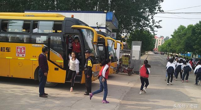 山東省濱州市：陽信縣翟王鎮中小學教會學生1分鐘安全逃離校車