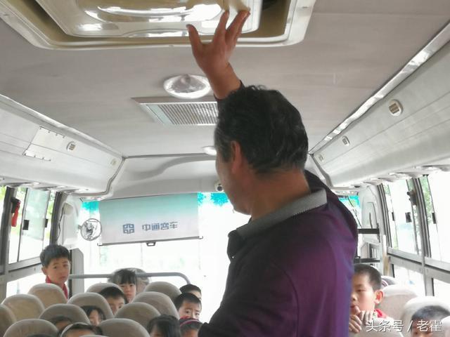 山東省濱州市：陽信縣翟王鎮中小學教會學生1分鐘安全逃離校車