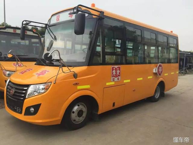 安全標準嚴格的美國校巴再次戰勝卡車 校車安全不容忽視