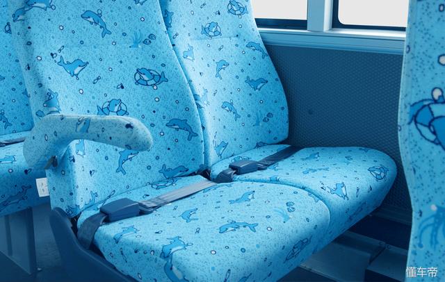 安全標準嚴格的美國校巴再次戰勝卡車 校車安全不容忽視