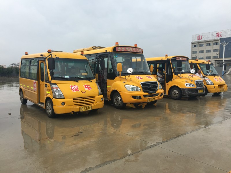 山東滕州：鮑溝鎮學區聯合交警中隊為校車安裝定位系統 護航幼兒安全出行