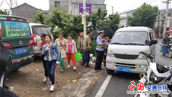 雅安交警向“黑校車”開戰(zhàn)