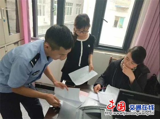 雅安交警向“黑校車”開戰(zhàn)