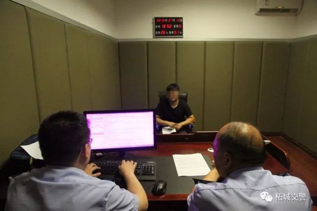 柘城：交警查獲一嚴(yán)重超員“黑校車” 司機(jī)已被刑拘