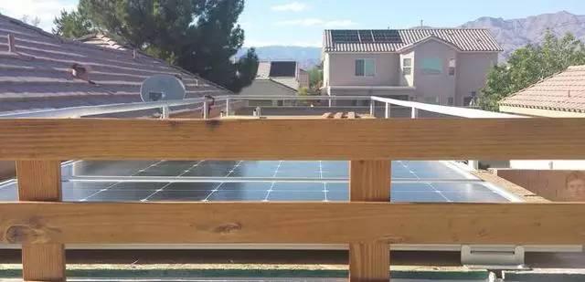 震驚：父子把買來的校車改裝成房車后，看到的人都后悔買房了！