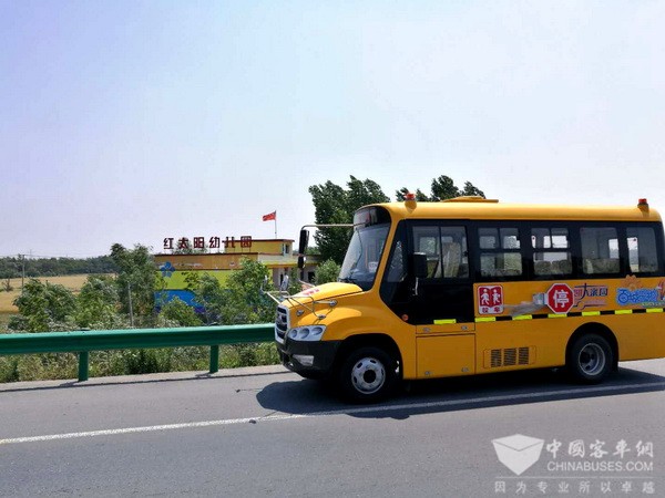 用踏實的腳印踐行公益誓言 安凱校車行在路上