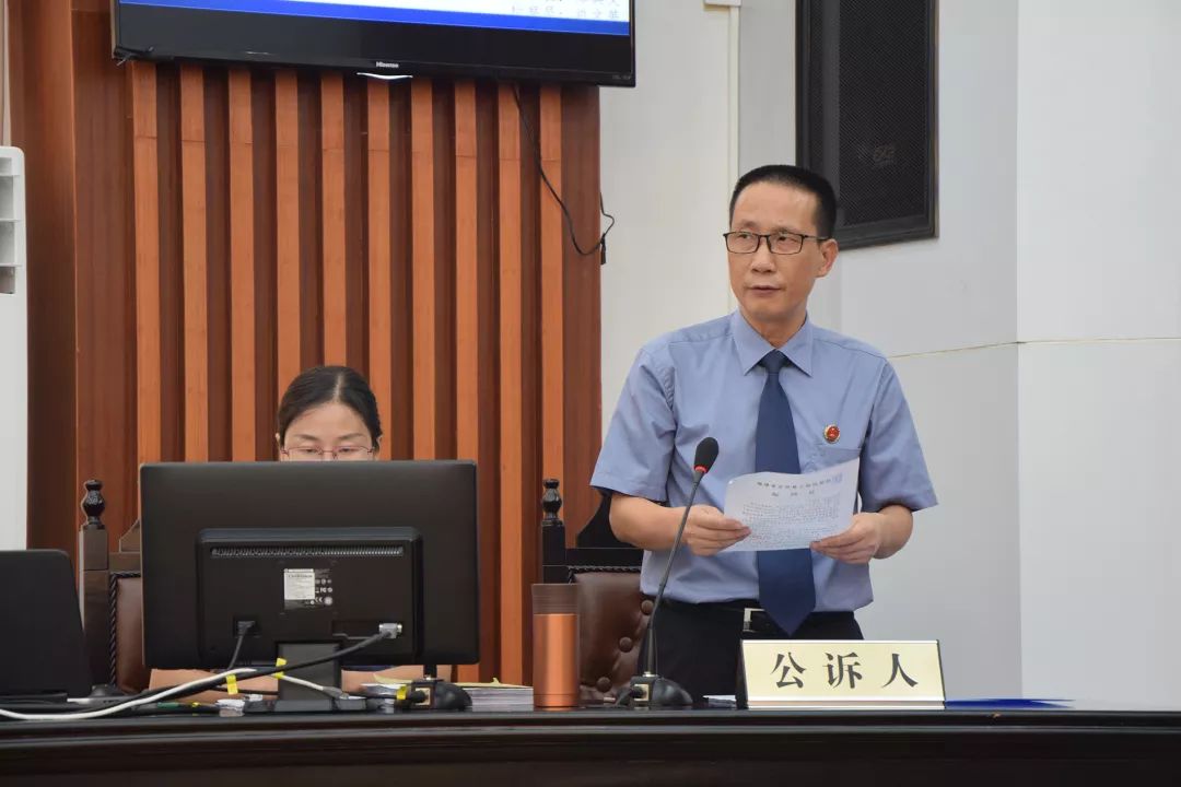 全市首例非法校車超載危險(xiǎn)駕駛案開庭，鄭其文檢察長(zhǎng)出庭公訴