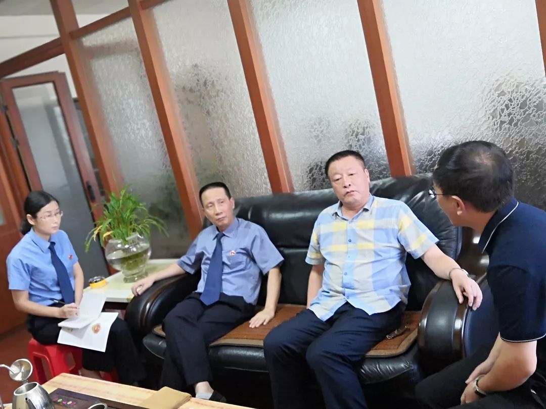 全市首例非法校車超載危險(xiǎn)駕駛案開庭，鄭其文檢察長(zhǎng)出庭公訴