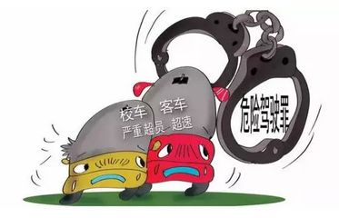全市首例非法校車超載危險(xiǎn)駕駛案開庭，鄭其文檢察長(zhǎng)出庭公訴