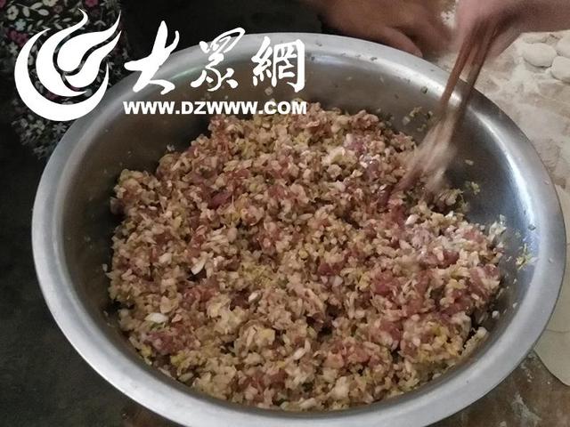 “校車媽媽”情暖貧困兒童 讓愛心傳遞希望