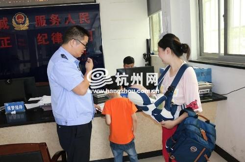 坐上校車的孩子沒上課 丟了！開學(xué)季咋防走丟