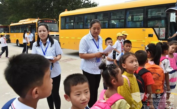 山東省:東營“油地”攜手共建 中通智慧校車服務無憂 山東省:東營“油地”攜手共建 中通智慧校車服務無憂