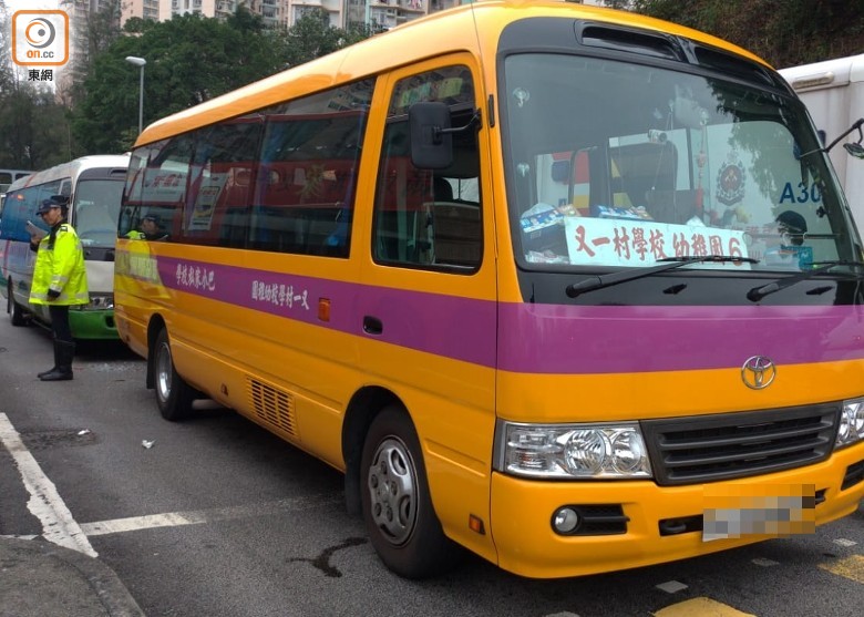 香港兩校車相撞，至少15名幼兒園學生受傷