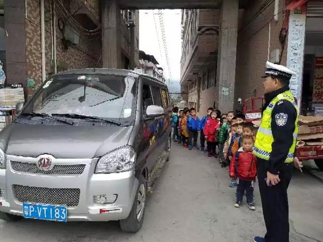 連平交警大隊開展校車專項整治行動