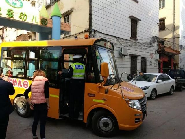 連平交警大隊開展校車專項整治行動