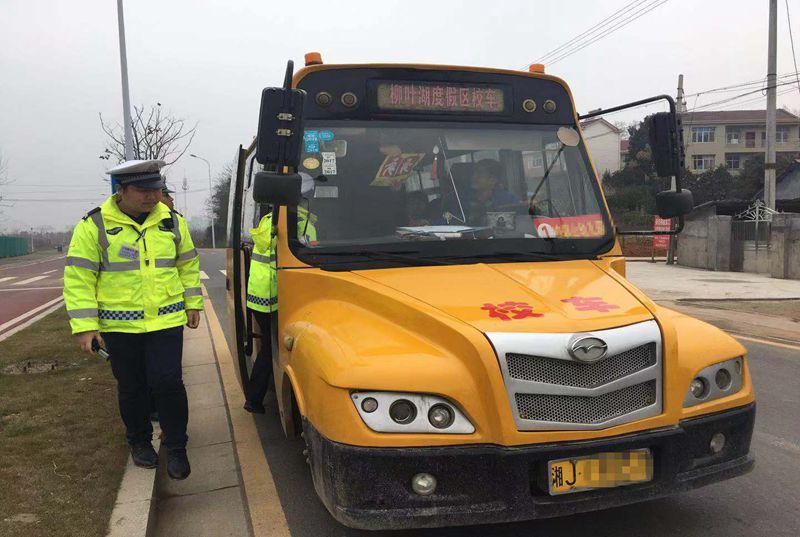 校車無“照管員”違法嗎？是的！！！