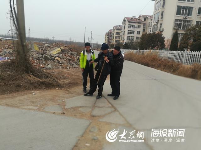 七旬老人不慎摔路邊 校車司機扶起不猶豫