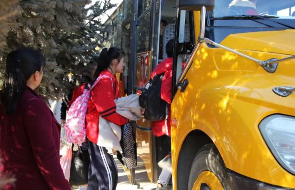 突泉縣60輛校車確保4865名學生安全出行
