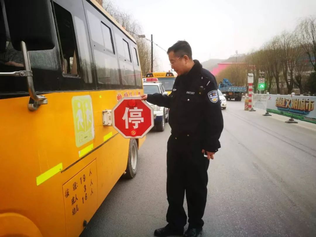 安暢行動(dòng)|一大隊(duì)多措并舉加大校園校車交通安全管理
