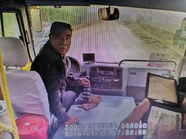 臨渭交警保豐中隊嚴查校車安全隱患確保師生安全入校