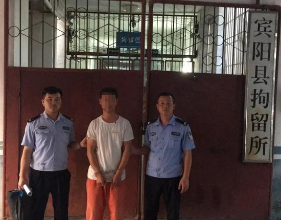 未取得駕駛資格就敢開(kāi)校車(chē)？賓陽(yáng)一司機(jī)和校方受重罰