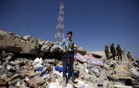 一枚美制炸彈砸向校車!40名兒童當(dāng)場死亡,調(diào)查卻稱是誤炸 一枚美制炸彈砸向校車!40名兒童當(dāng)場死亡,調(diào)查卻稱是誤炸