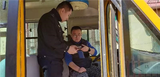 吉林市船營交管大隊加大對轄區校車安全隱患排查力度