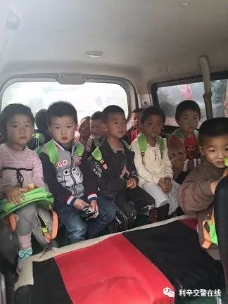 利辛交警，超員“黑校車”重治沒商量