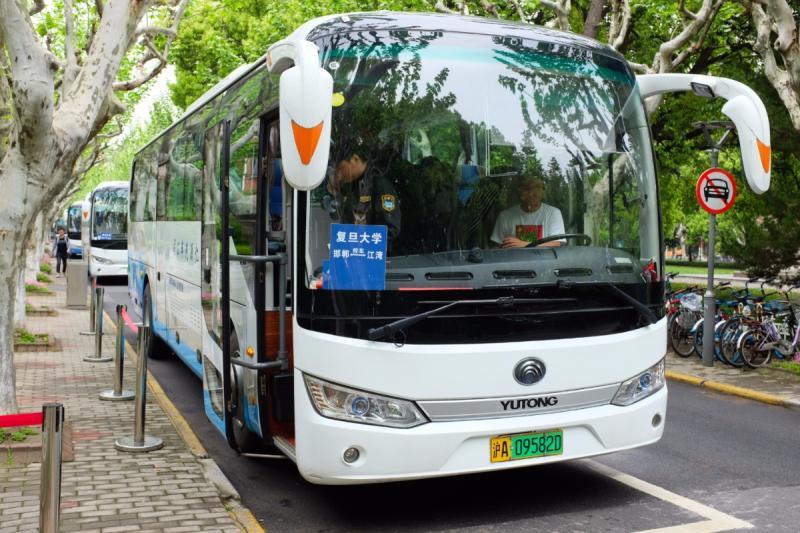 歷史深處開來復(fù)旦校車,顧頡剛、謝希德、蕭乾、朱東潤(rùn)等常坐 歷史深處開來復(fù)旦校車,顧頡剛、謝希德、蕭乾、朱東潤(rùn)等常坐