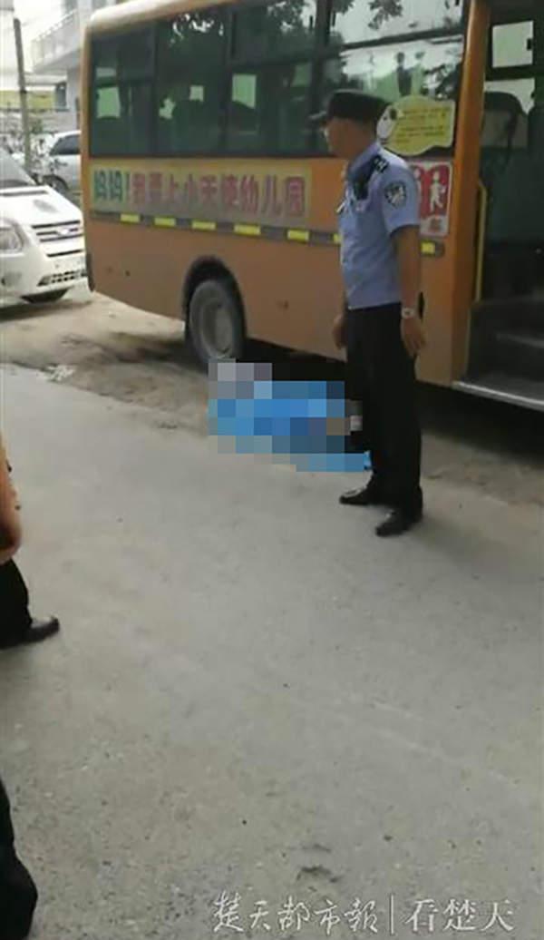 3歲半女童被遺忘校車內/ 3歲半女童被遺忘校車內